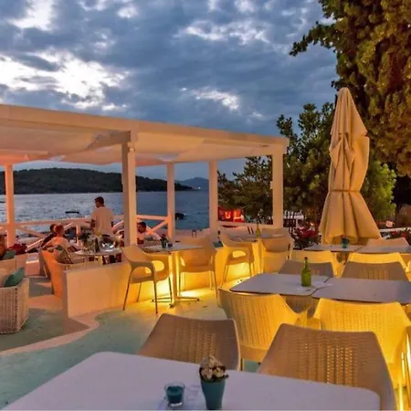 Sol - With Private Pool And 30m From The Sea 度假居 *
